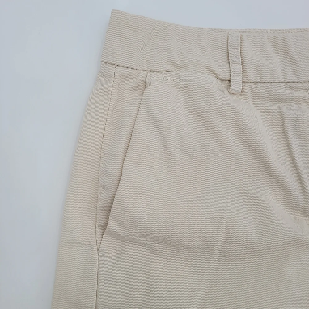 J.Crew Women's 100% Cotton Cream Color Chino Shorts With Pockets